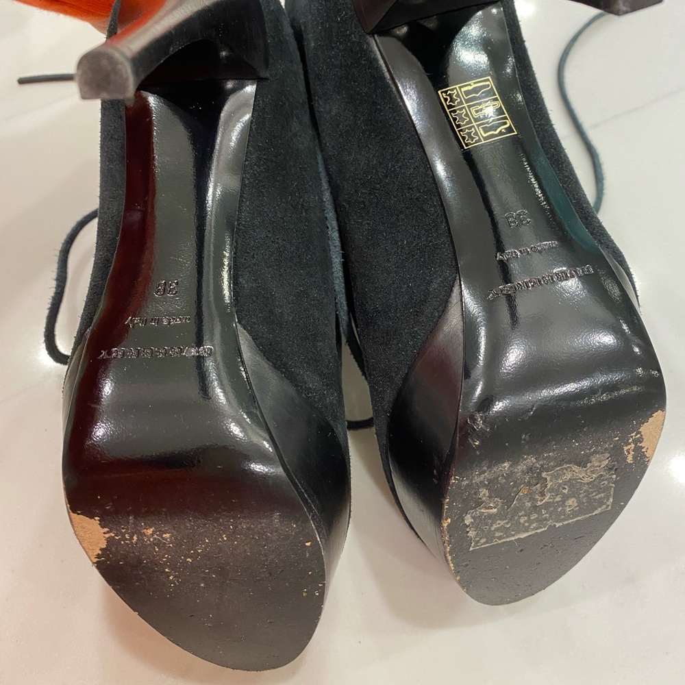 Burberry Platform Bootie. Black suede with shearling lining. - Picture 5 of 5